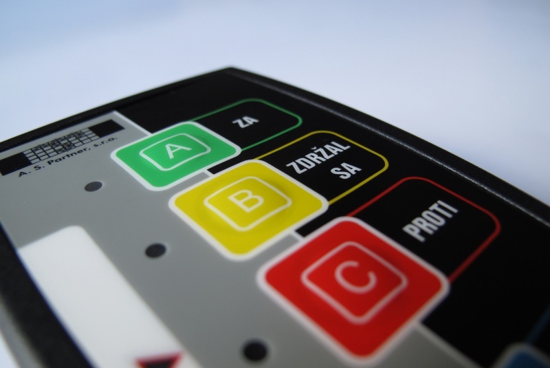 Ručná hlasovacia jednotka / Ručná hlasovacia jednotka - foto Ručná hlasovacia jednotka / Ručná hlasovacia jednotka - foto