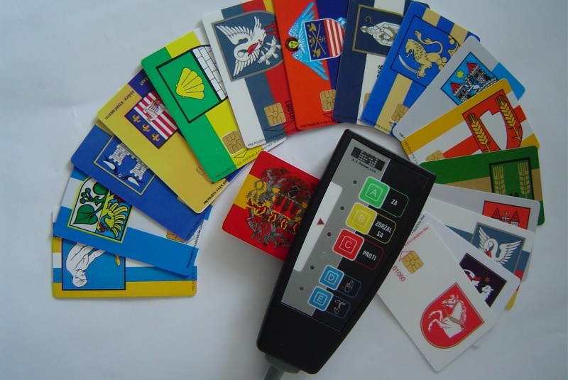 Ručná hlasovacia jednotka / Ručná hlasovacia jednotka - foto Ručná hlasovacia jednotka / Ručná hlasovacia jednotka - foto